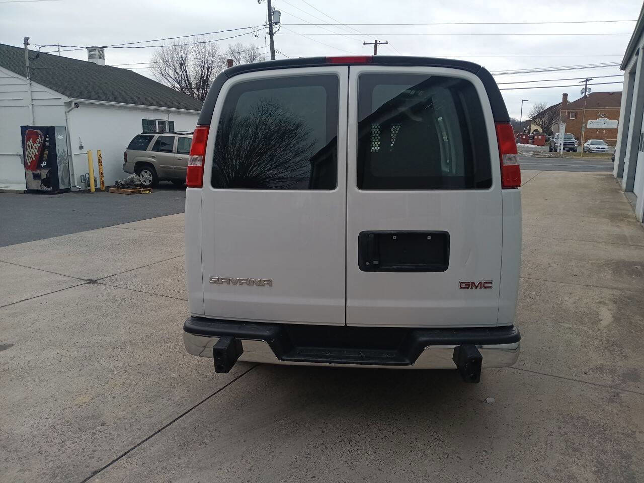 Used 2024 GMC Savana 2500 w/ Driver Convenience Package image 4