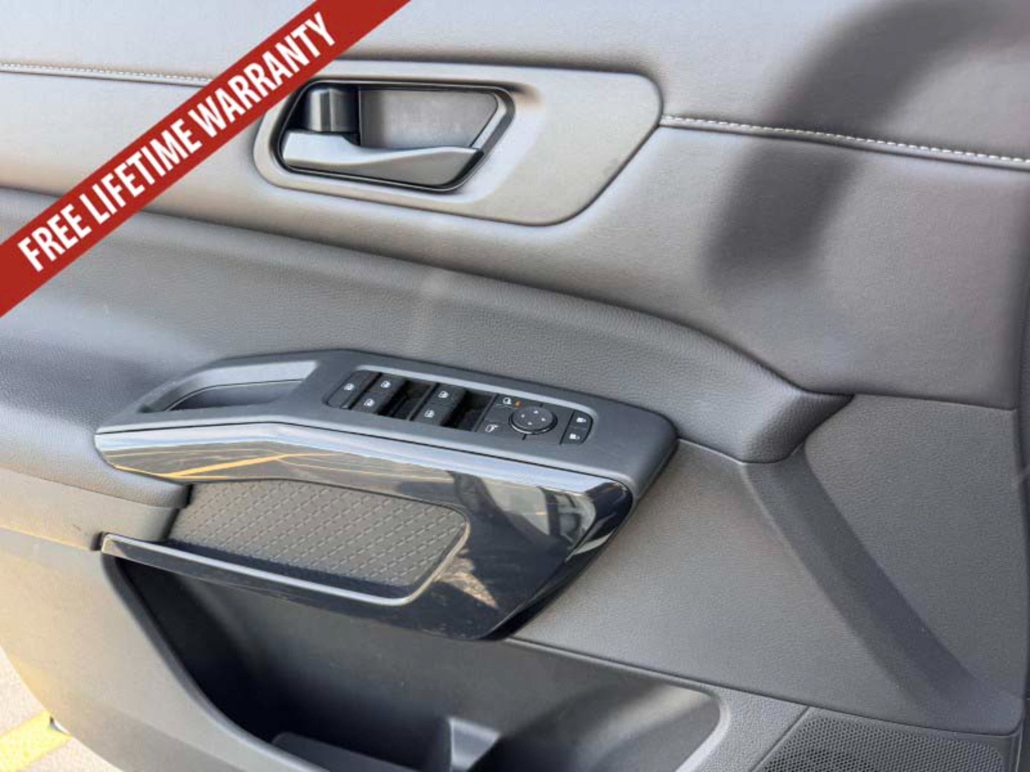 Used 2025 Nissan Pathfinder SV AWD/4WD image 20