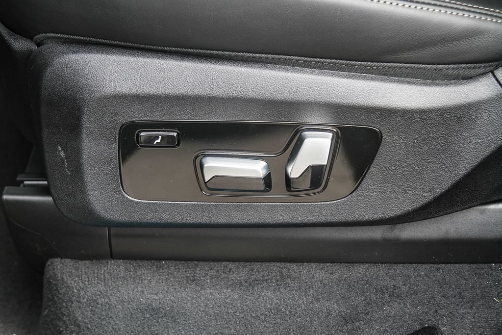 New 2026 BMW ALPINA XB7 AWD/4WD image 16