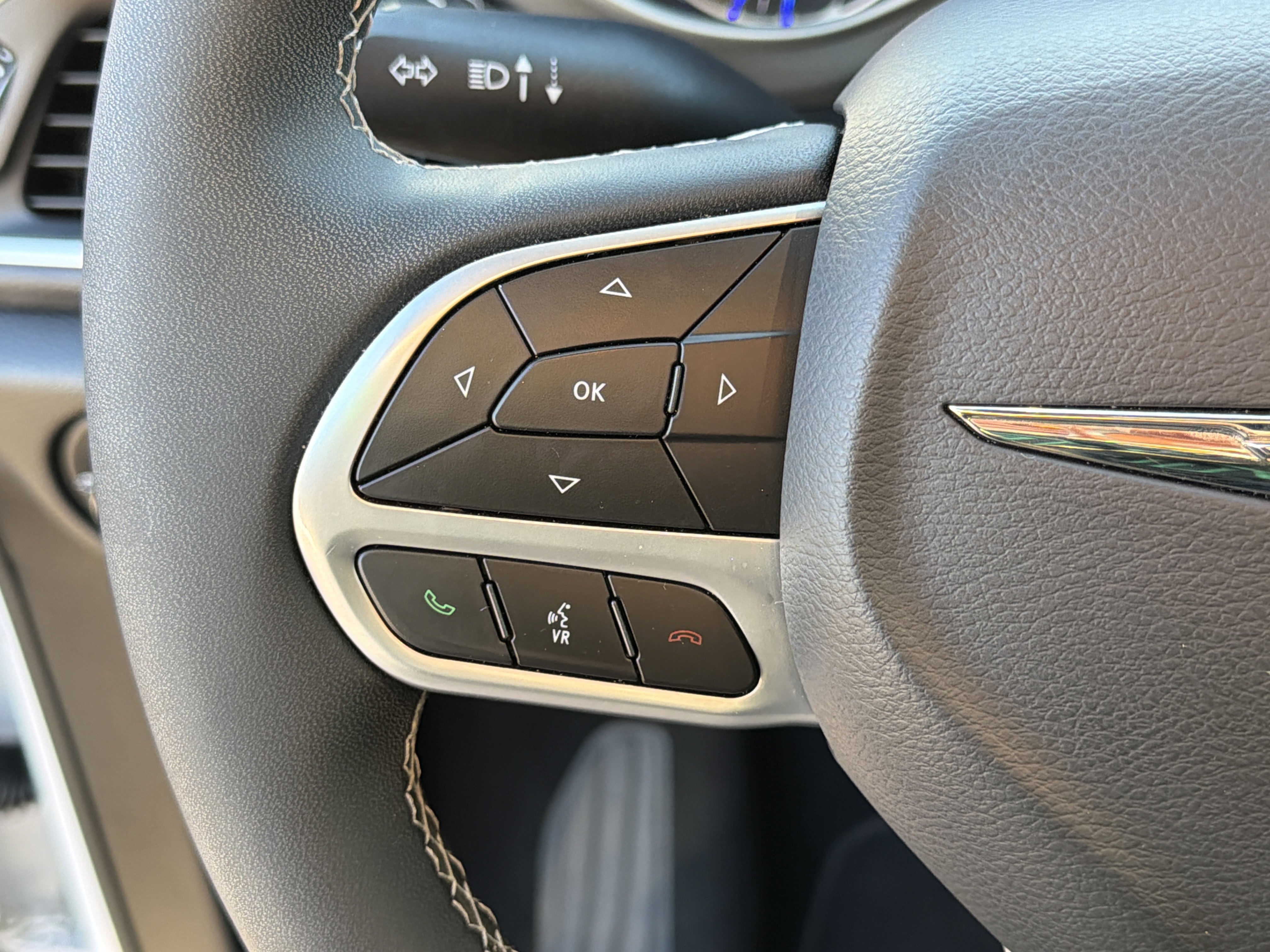 Used 2025 Chrysler Pacifica Select image 26