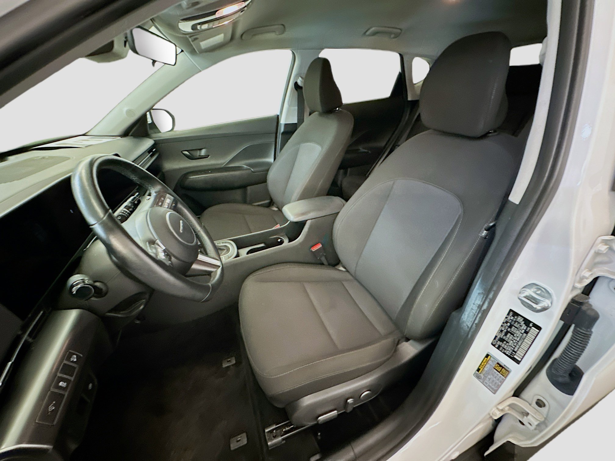 Used 2025 Hyundai Kona SEL image 13