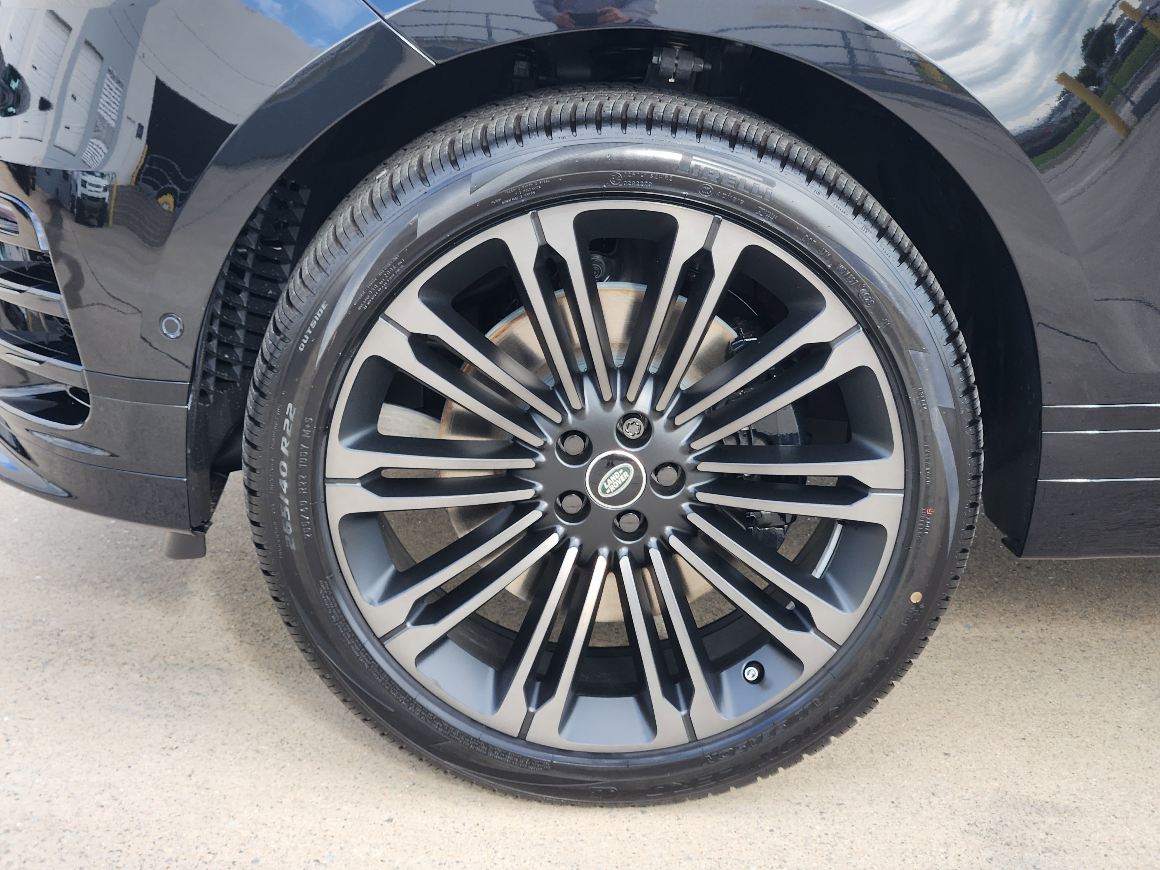 New 2026 Land Rover Range Rover Velar Dynamic SE image 10