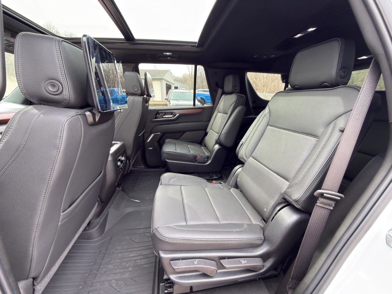 Used 2026 GMC Yukon Denali w/ Advanced Technology Package image 5