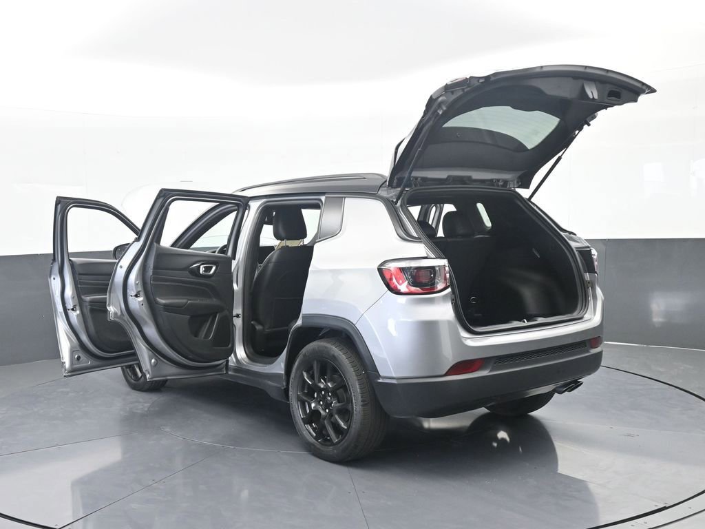 Used 2022 Jeep Compass Latitude FWD image 70