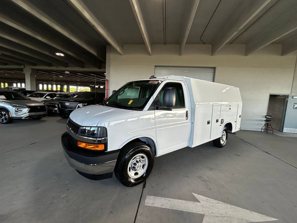 New 2026 Chevrolet Express 3500 w/ Power Convenience Package RWD video 2