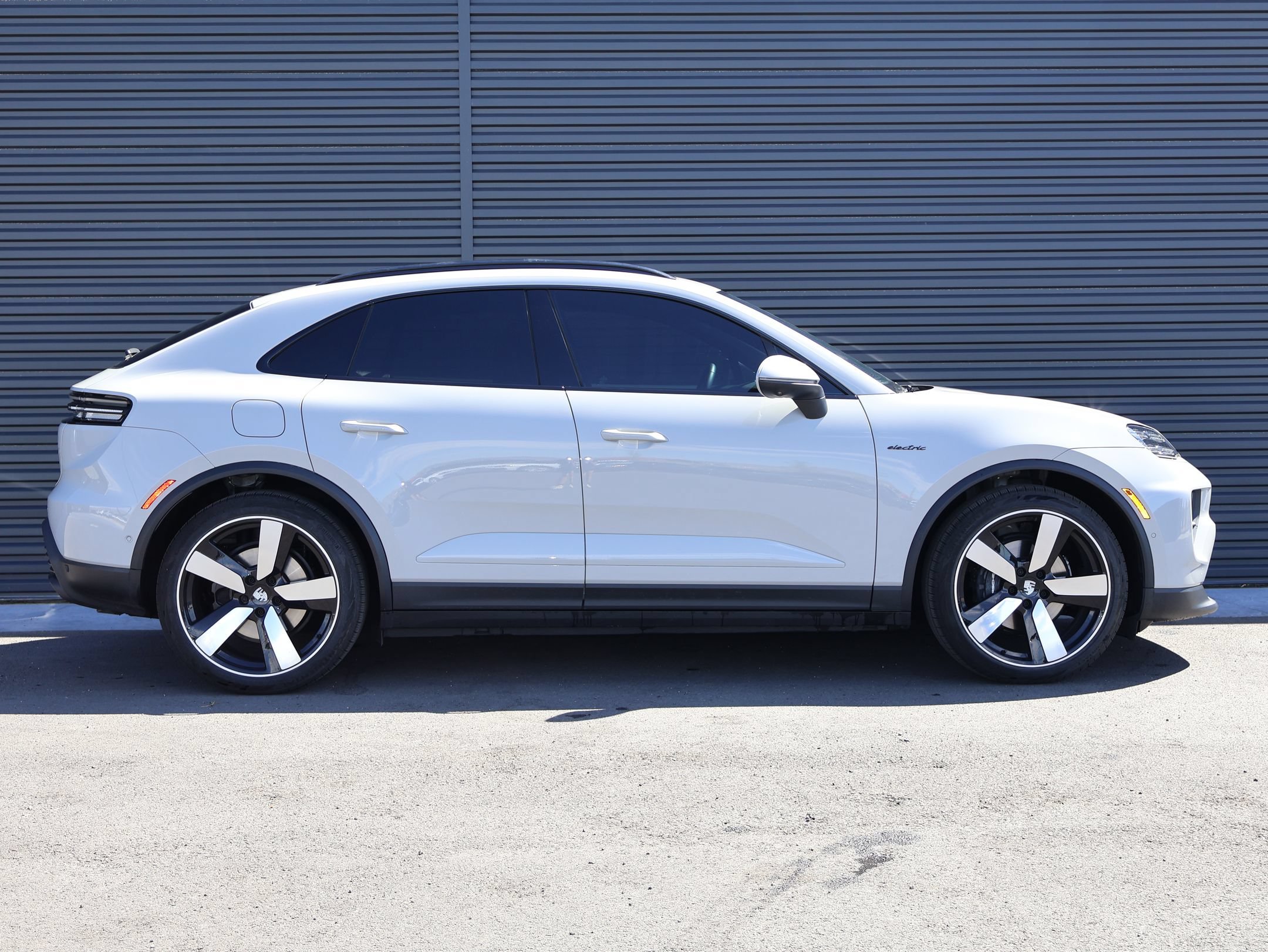 Certified 2026 Porsche Macan 4 Electric AWD/4WD image 9