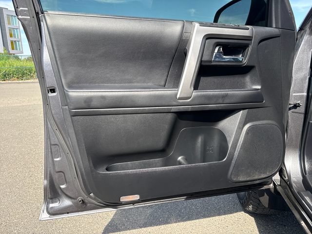 Used 2023 Toyota 4Runner SR5 Premium w/ Moonroof Package AWD/4WD image 18