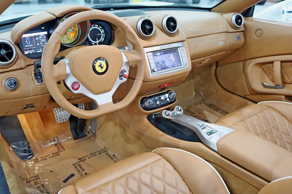 Used 2011 Ferrari California RWD image 17