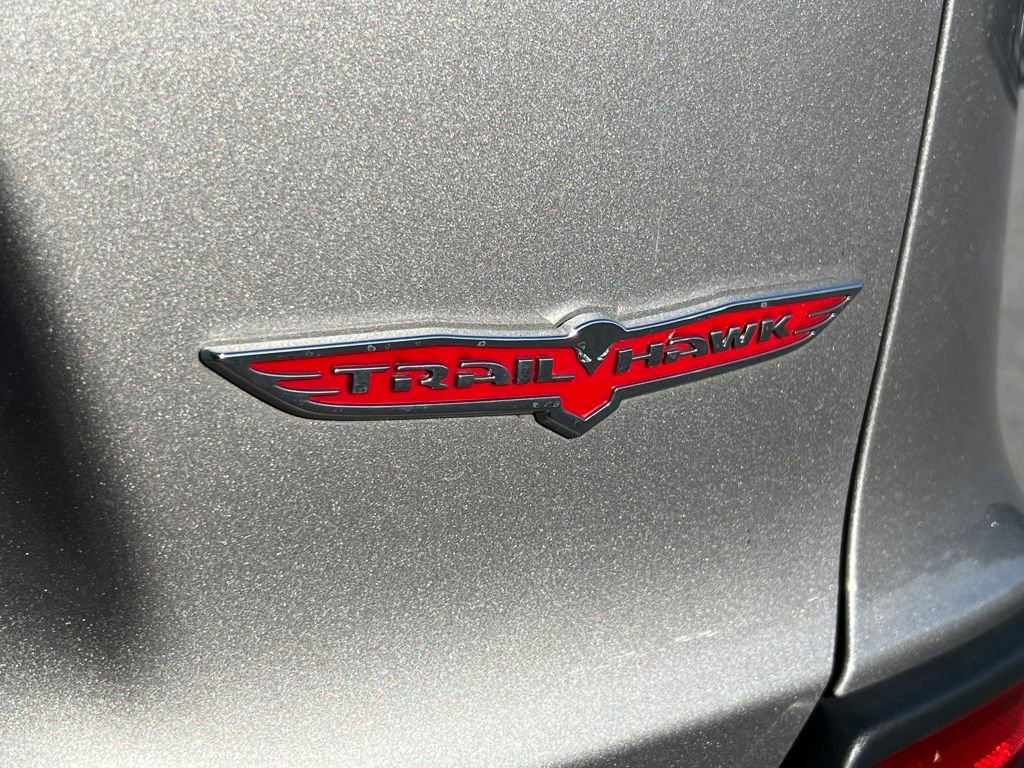 Used 2019 Jeep Cherokee Trailhawk image 15