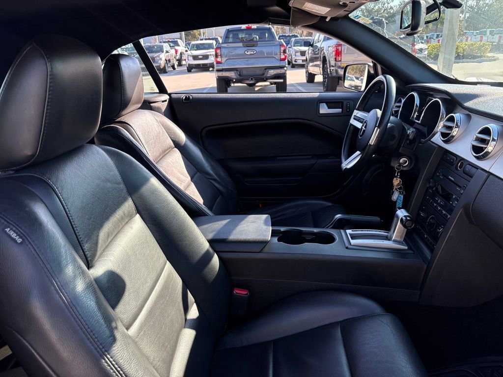 Used 2007 Ford Mustang Convertible image 26