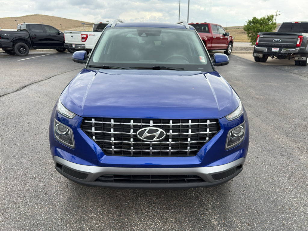 Used 2022 Hyundai Venue SEL FWD image 2