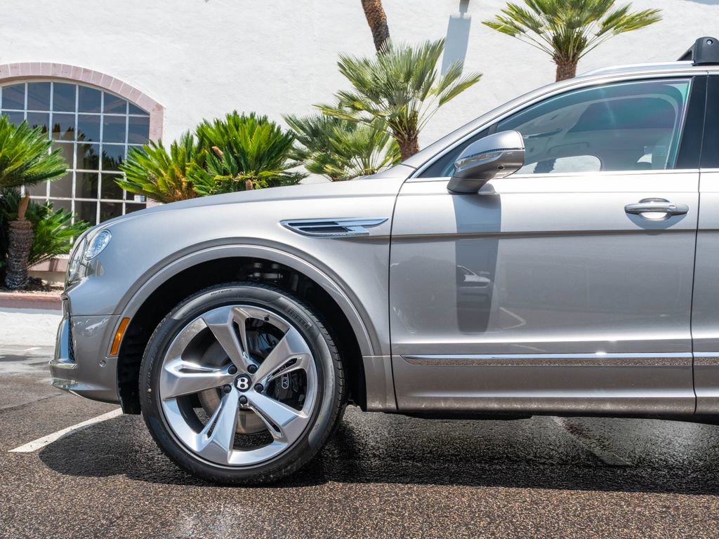 New 2026 Bentley Bentayga AWD/4WD image 30