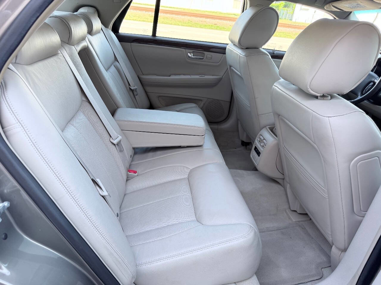 Used 2010 Cadillac DTS Luxury FWD image 20