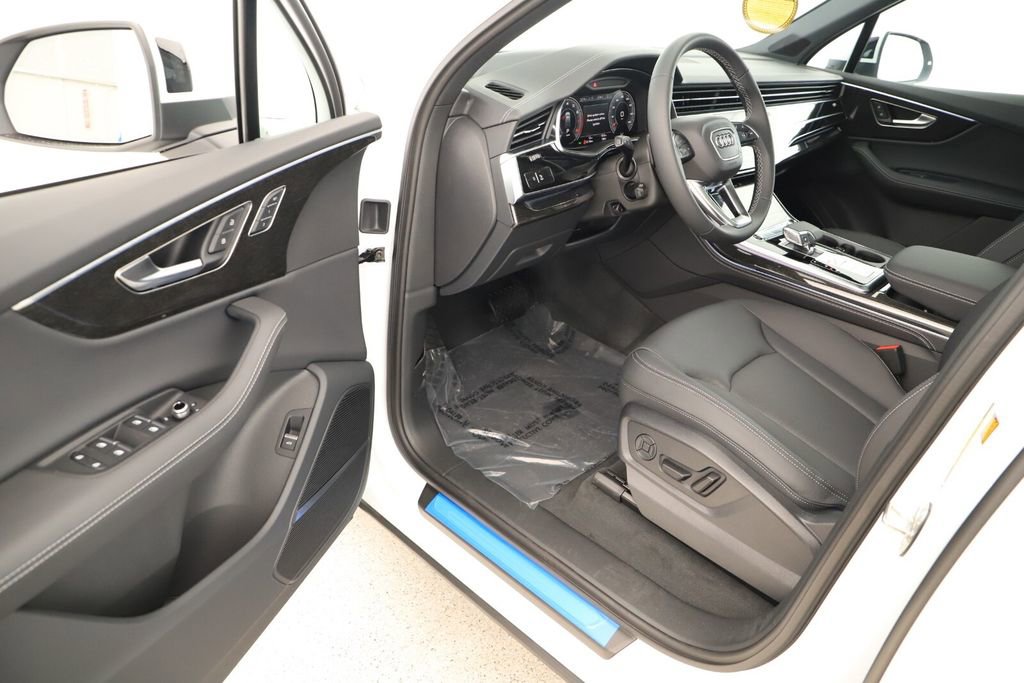 New 2025 Audi Q7 3.0T Premium Plus AWD/4WD image 14