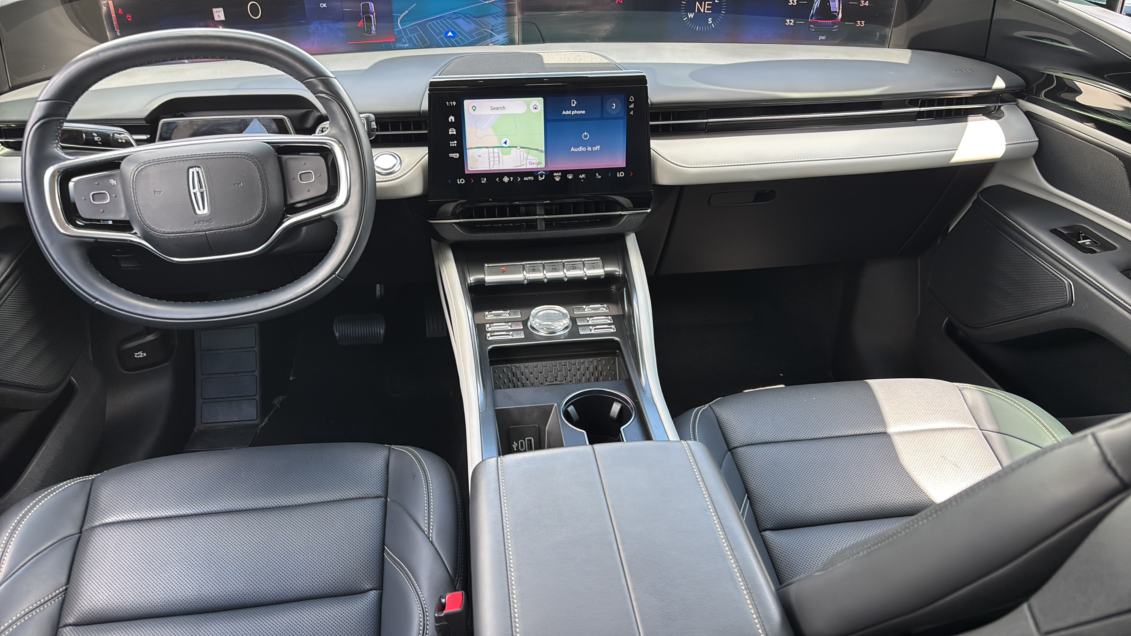 Used 2025 Lincoln Nautilus Premier AWD/4WD image 19