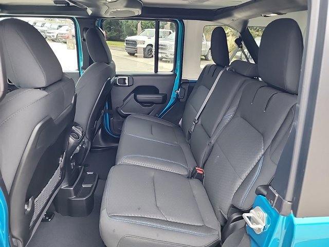 Used 2024 Jeep Wrangler Rubicon w/ Convenience Group image 28
