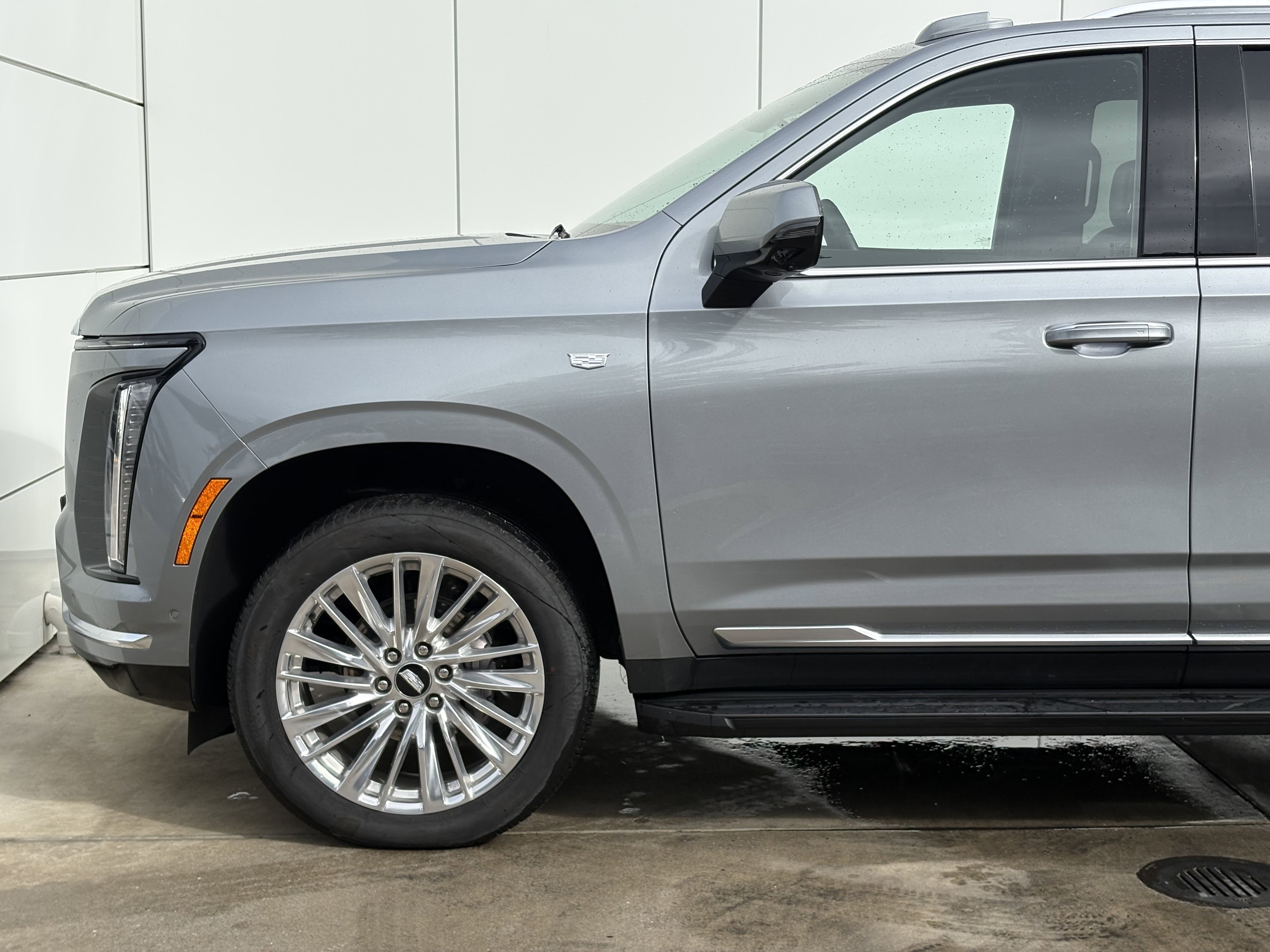 Used 2025 Cadillac Escalade Premium Luxury image 5