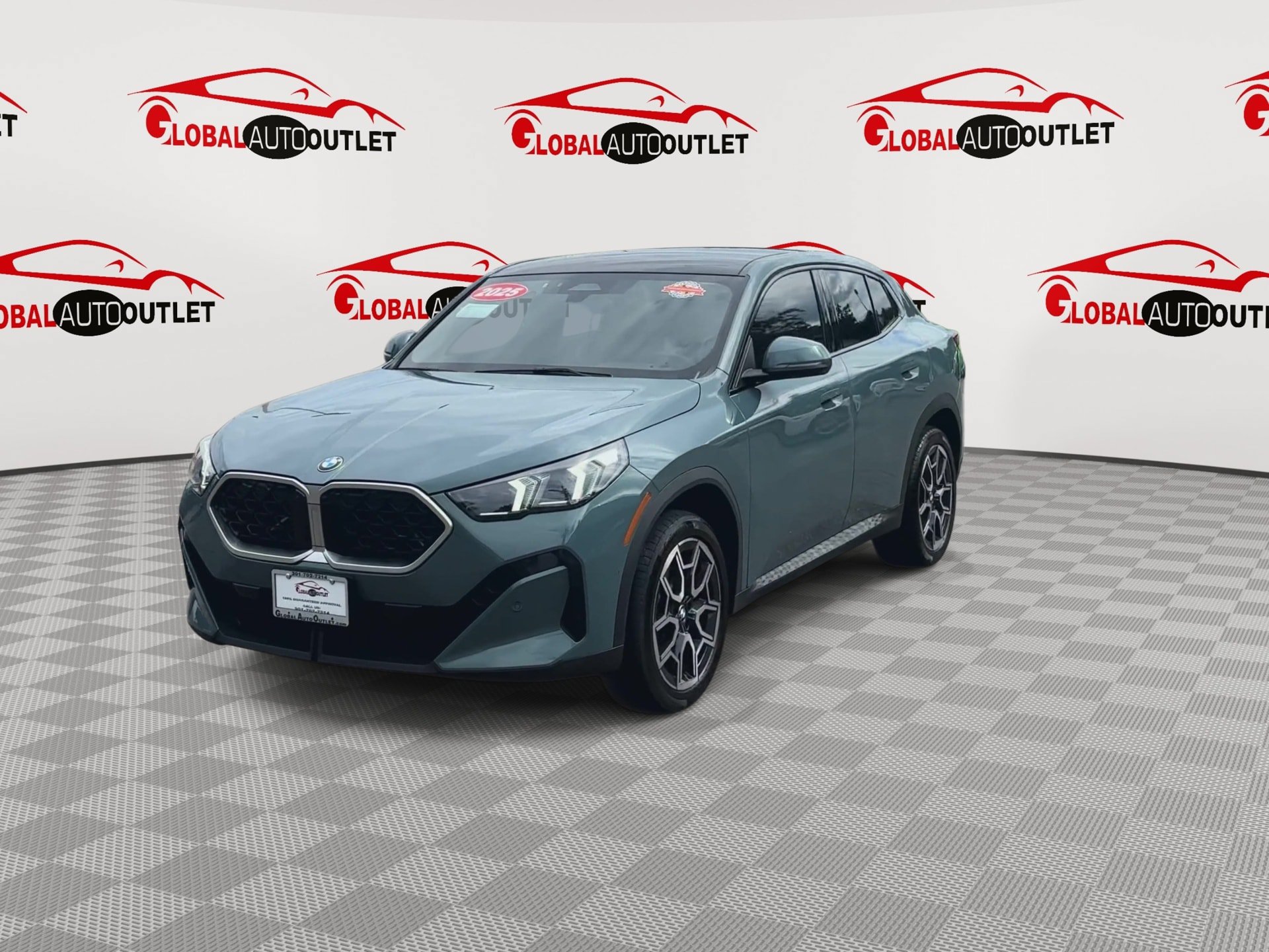 Used 2025 BMW X2 xDrive28i w/ Technology Package AWD/4WD image 4