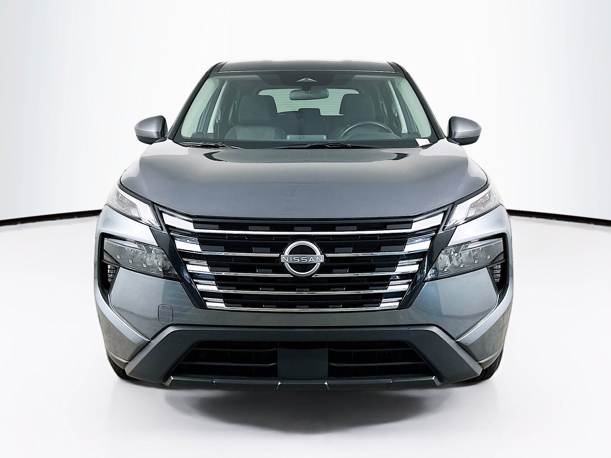 Used 2025 Nissan Rogue SV image 2