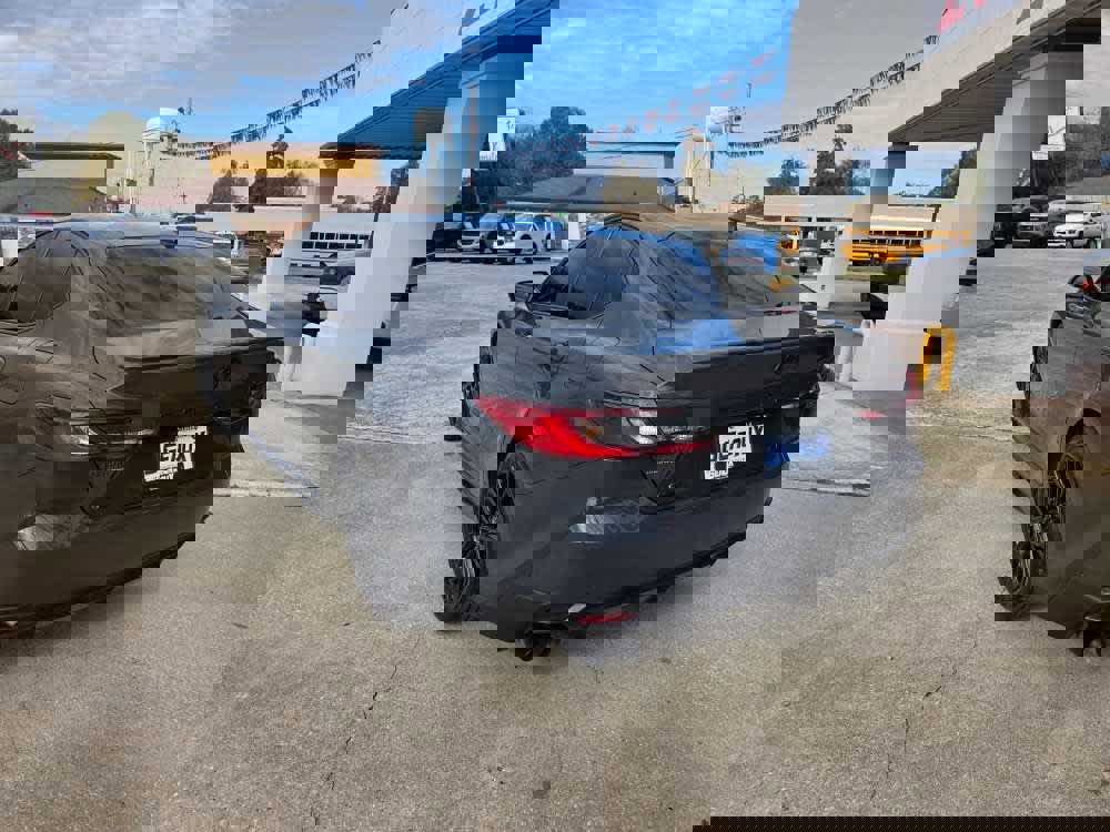 Used 2025 Toyota Camry SE image 3