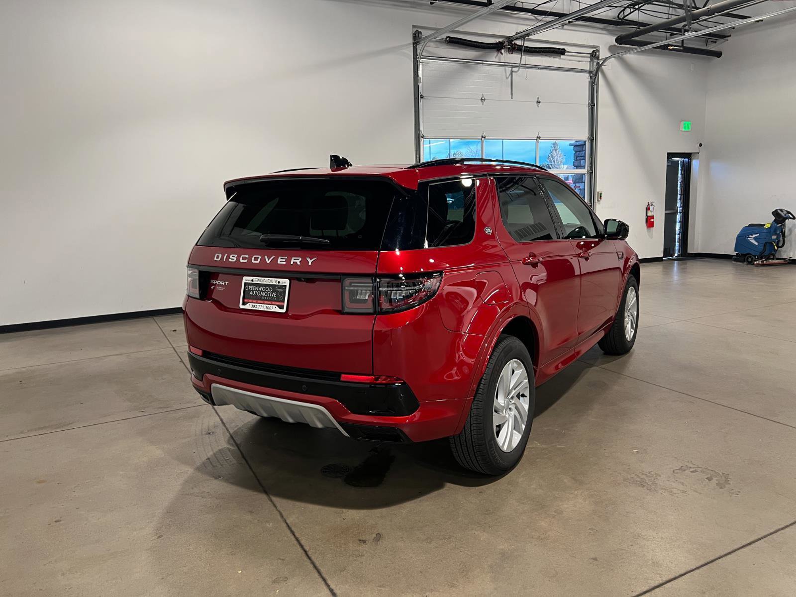 Used 2025 Land Rover Discovery Sport S image 3