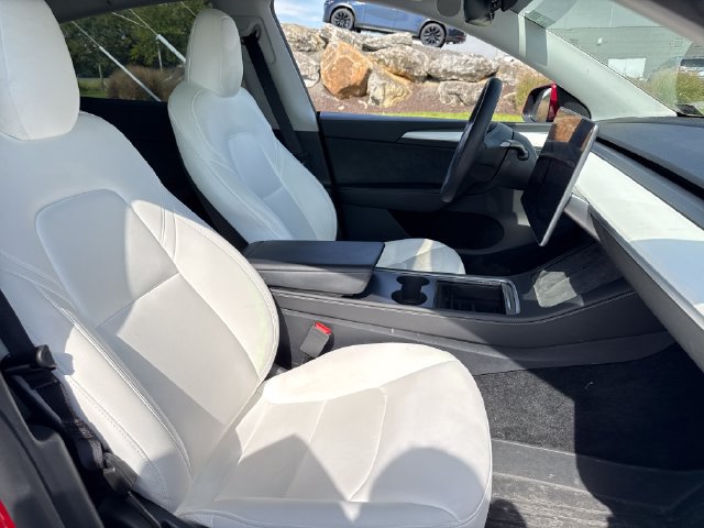 Used 2024 Tesla Model Y Performance AWD/4WD image 13