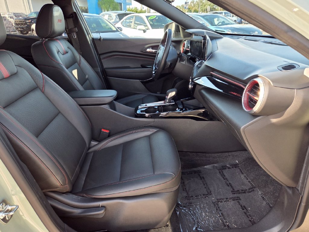 Used 2024 Chevrolet Trax RS w/ Sunroof Package FWD image 16