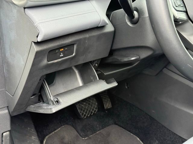 Certified 2025 Volkswagen Tiguan SE w/ Panoramic Sunroof Package AWD/4WD image 13