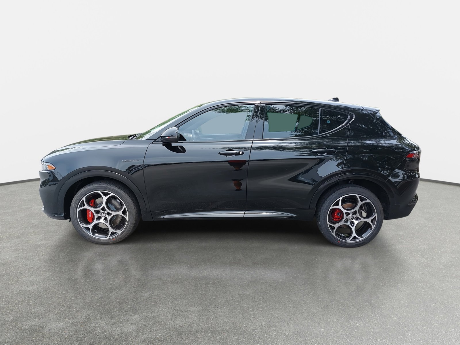 New 2025 Alfa Romeo Tonale w/ Premium Package image 8
