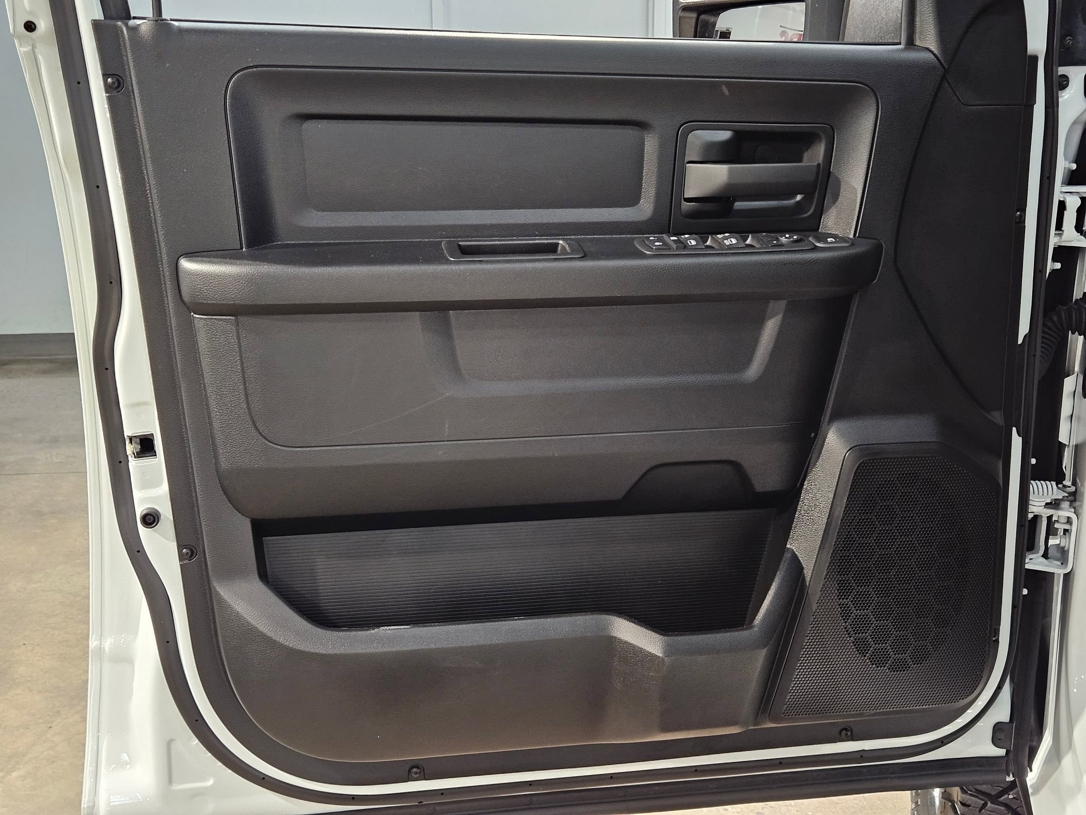Used 2024 RAM 2500 Tradesman w/ Chrome Appearance Group image 20