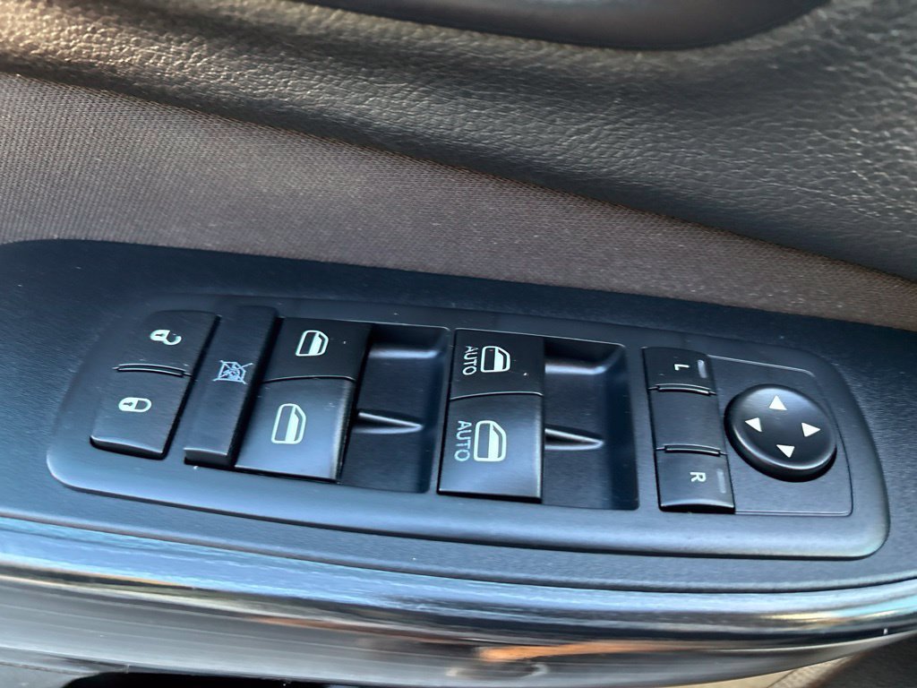 Used 2015 Jeep Cherokee Latitude w/ Cold Weather Group AWD/4WD image 12