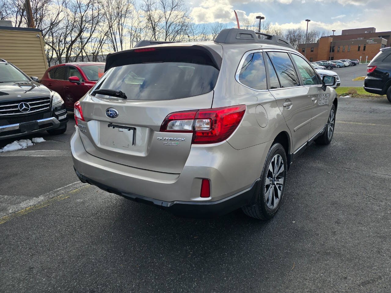 Used 2015 Subaru Outback 2.5i Limited AWD/4WD image 3