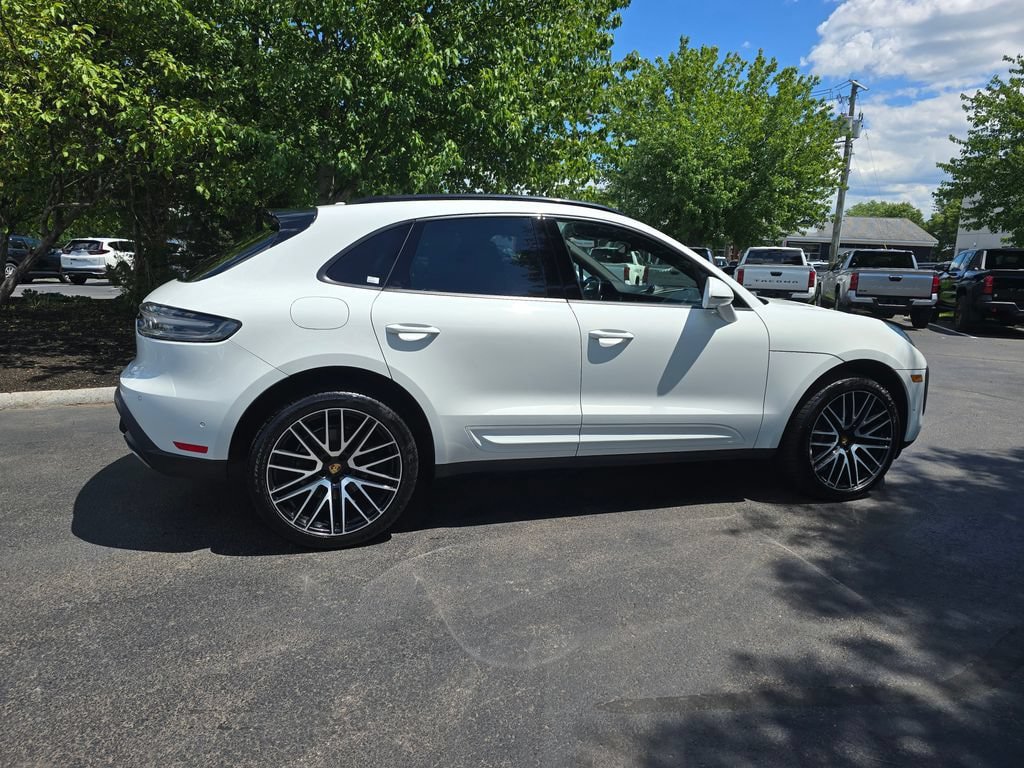 Used 2023 Porsche Macan AWD/4WD image 9