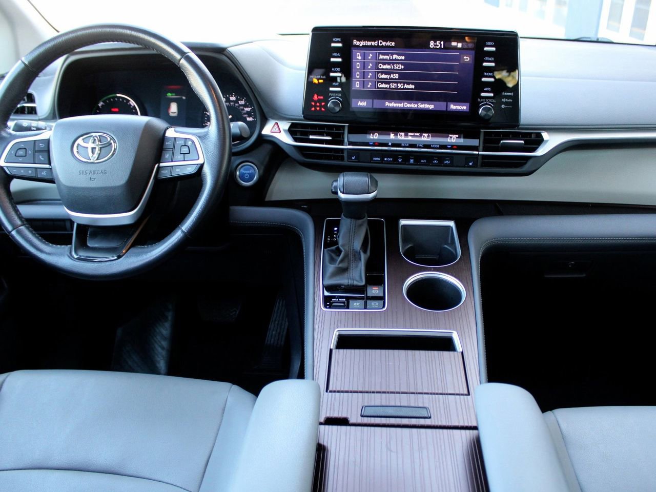 Used 2024 Toyota Sienna XLE FWD image 16