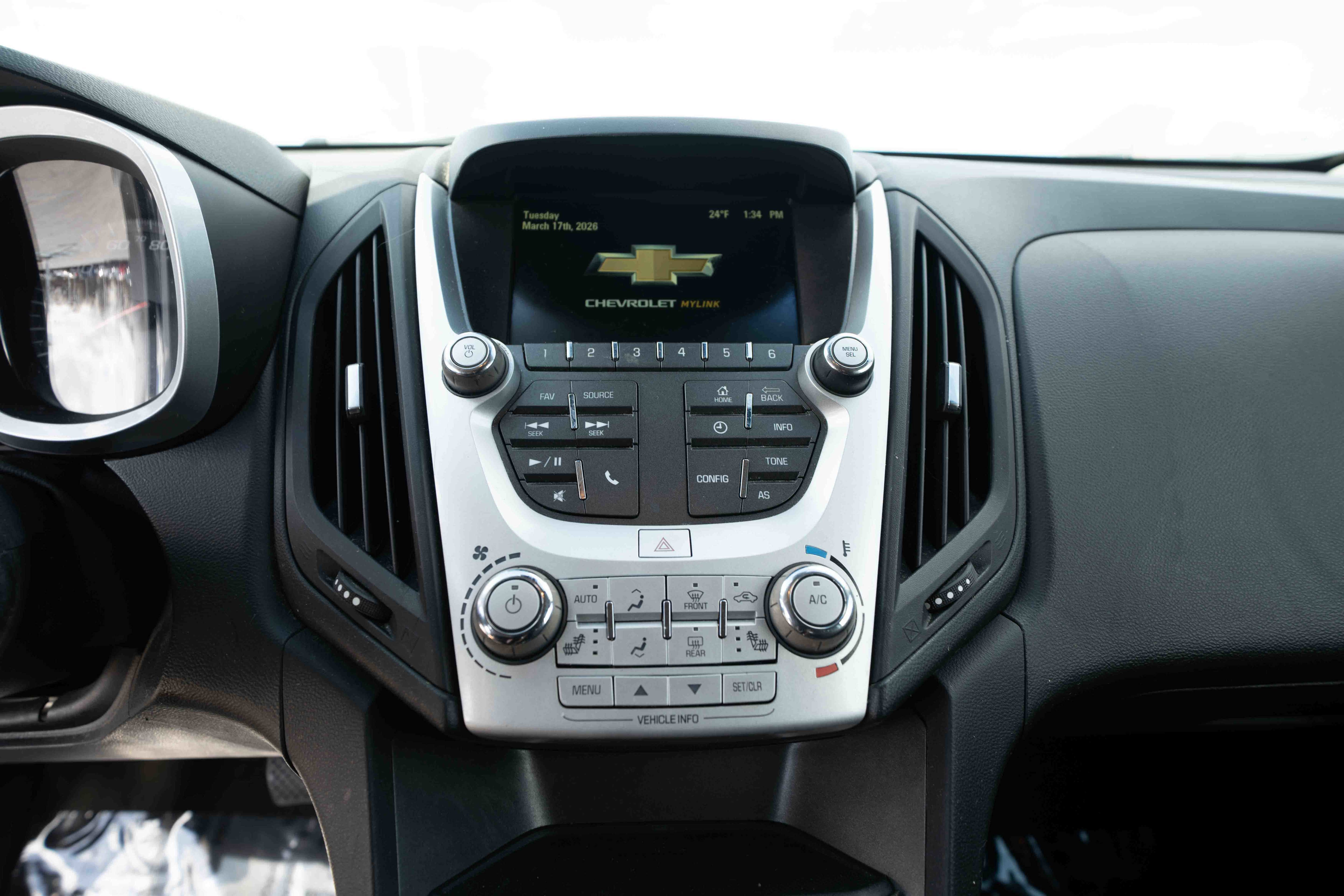 Used 2017 Chevrolet Equinox LT w/ Convenience Package image 17