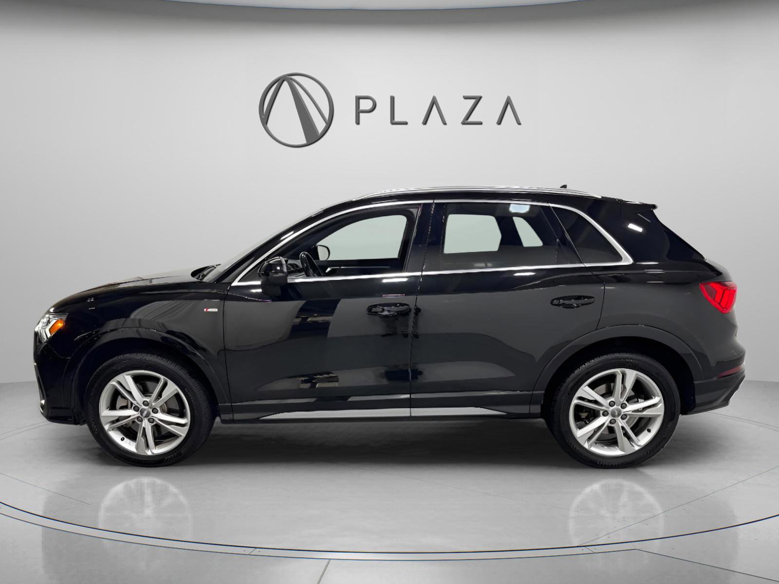 Used 2021 Audi Q3 2.0T Premium Plus w/ Premium Plus Package image 2