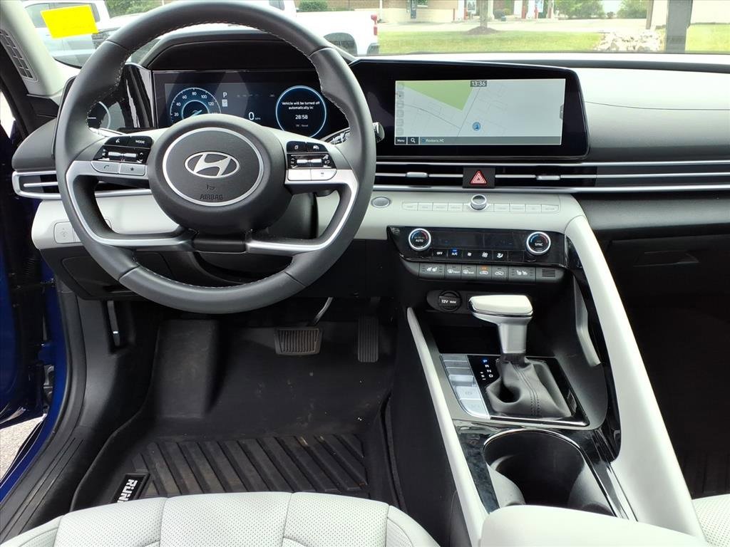 Used 2025 Hyundai Elantra Limited w/ Cargo Package image 8