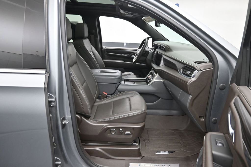 Used 2023 GMC Yukon XL Denali w/ Advanced Technology Package AWD/4WD image 9