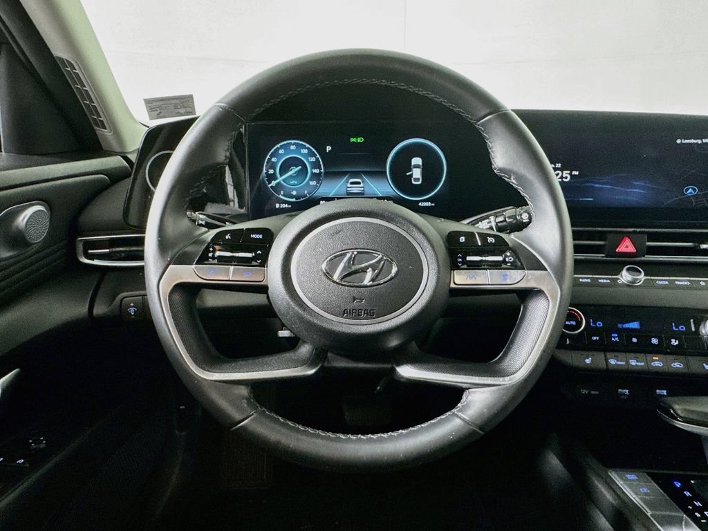 Used 2023 Hyundai Elantra Limited FWD image 9