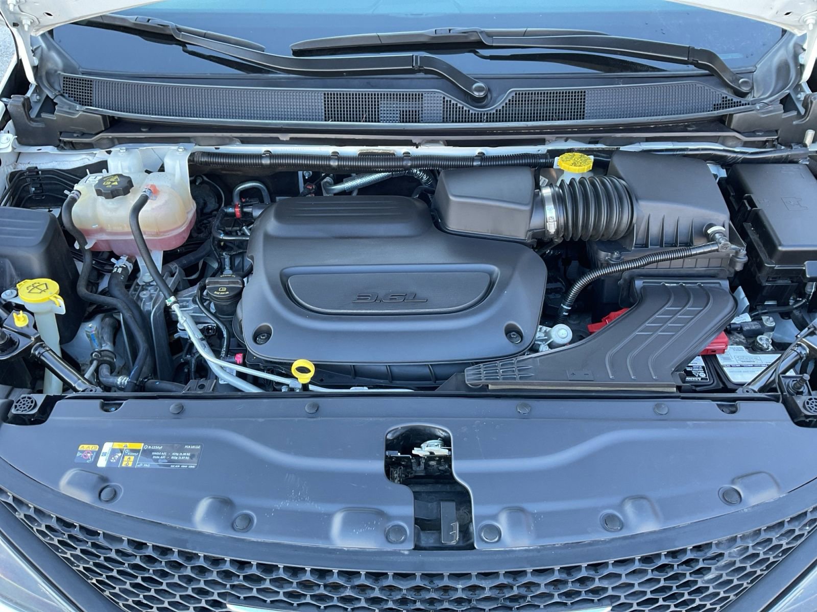 Used 2023 Chrysler Voyager LX image 33