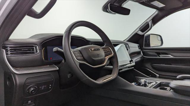 Used 2024 Jeep Wagoneer L Series II RWD image 27