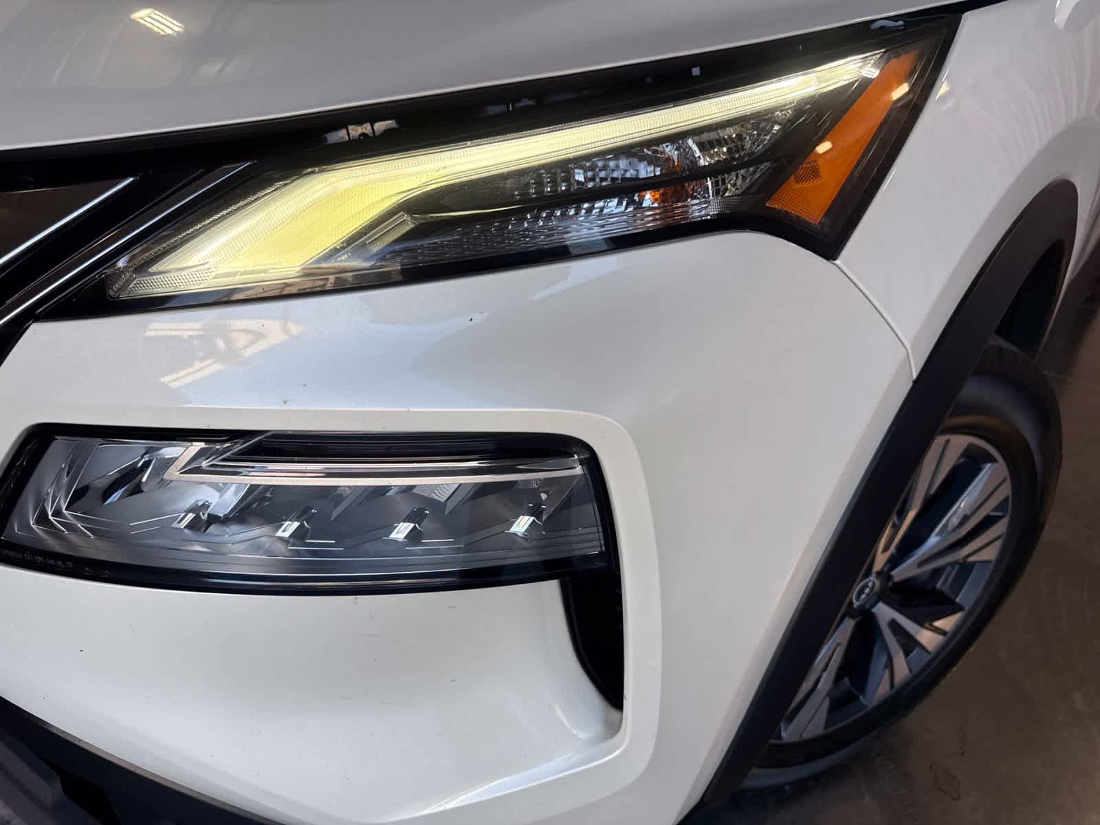Used 2022 Nissan Rogue SV FWD image 9