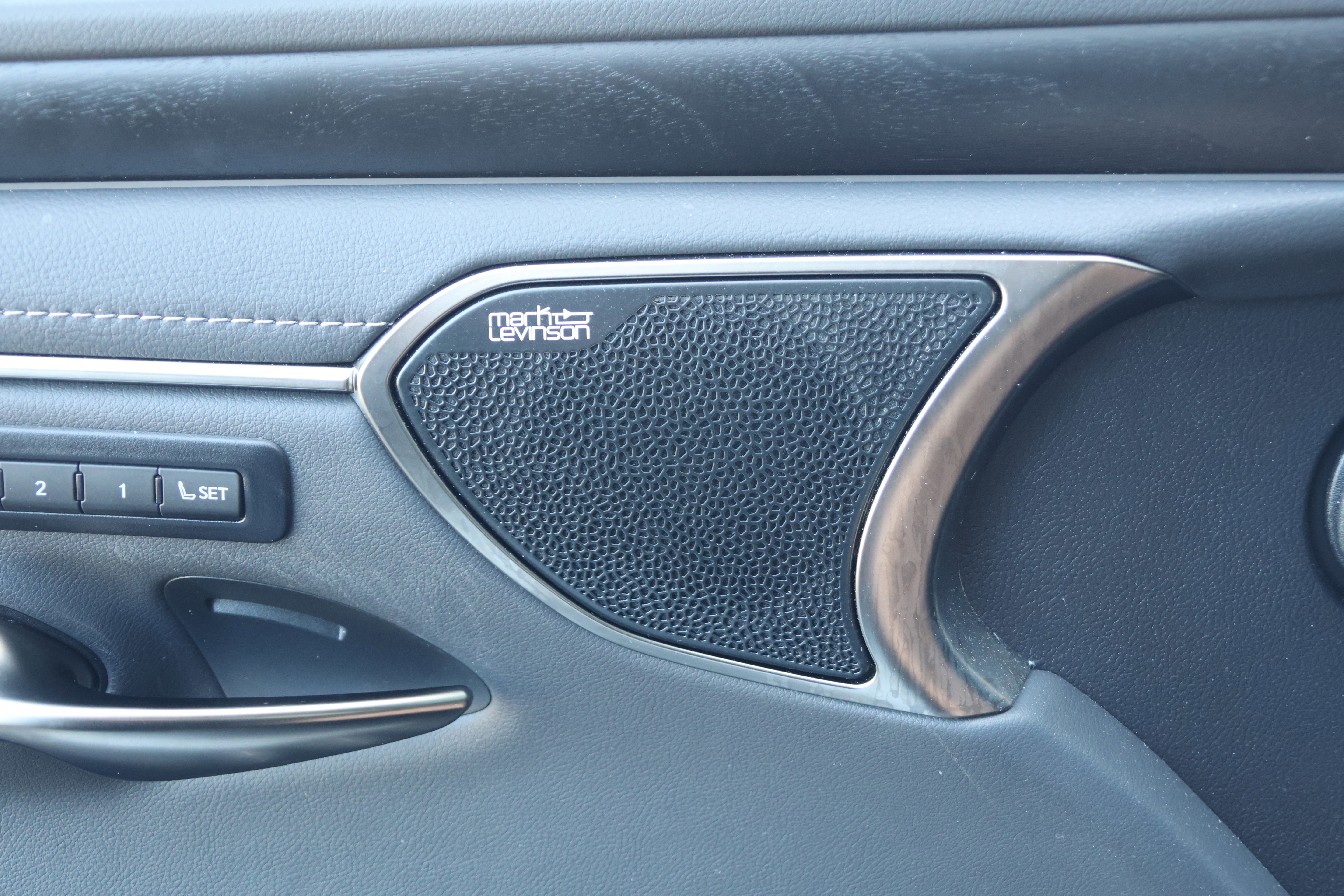 Used 2024 Lexus ES 350 Ultra Luxury w/ Accessory Package (Z2) image 13