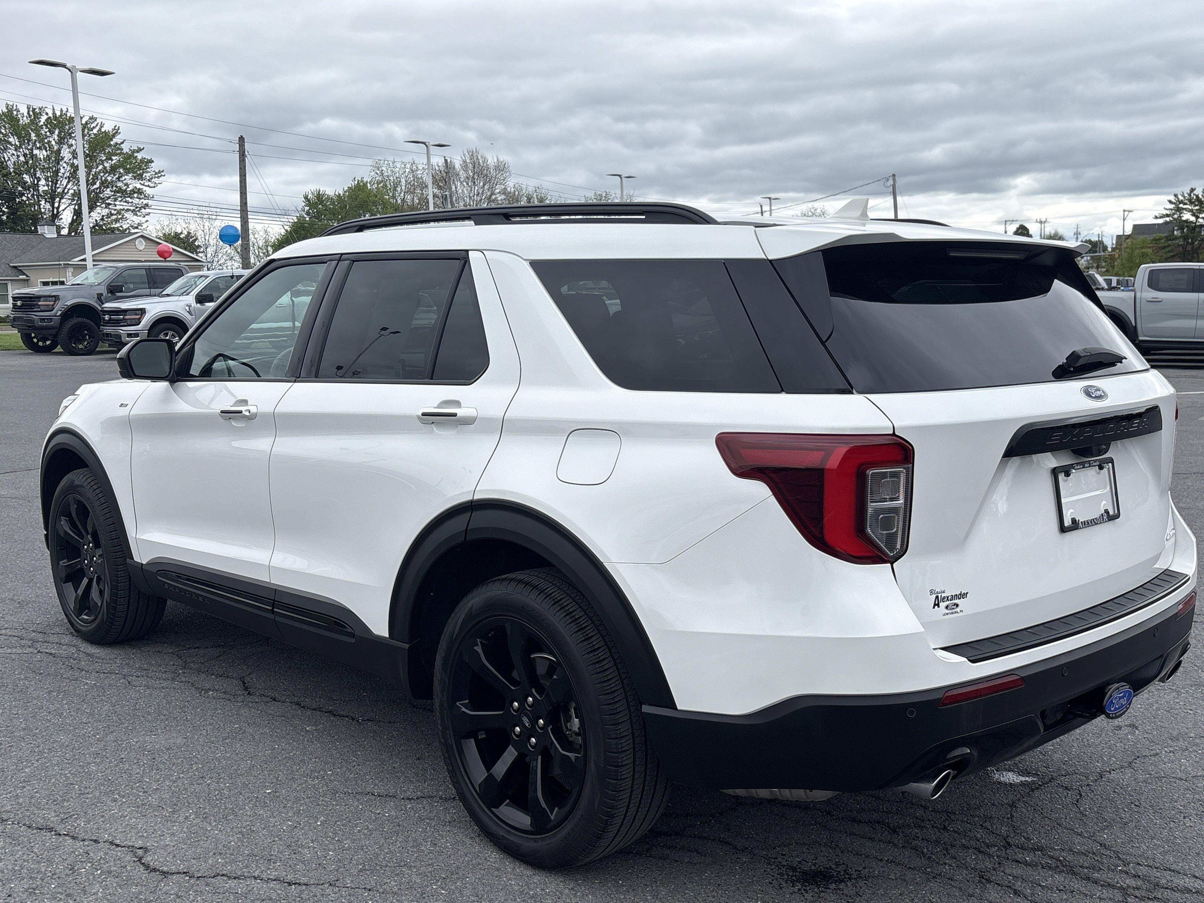Used 2023 Ford Explorer ST-Line w/ Class IV Trailer Tow Package AWD/4WD image 11