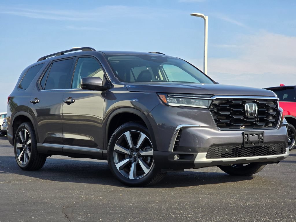 Certified 2023 Honda Pilot Touring image 2
