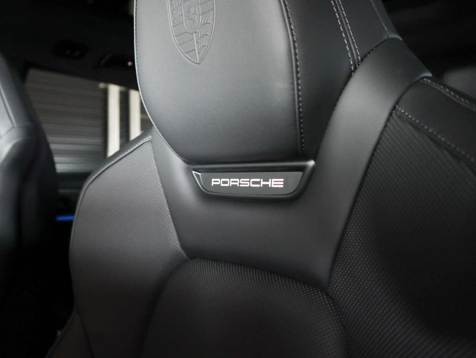 Used 2025 Porsche Macan Turbo Electric image 6