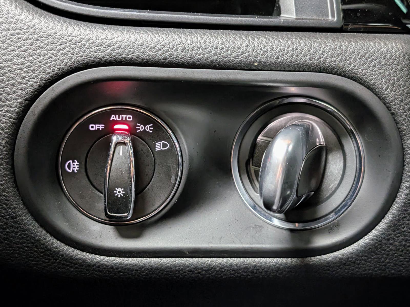 Used 2023 Porsche Macan image 31