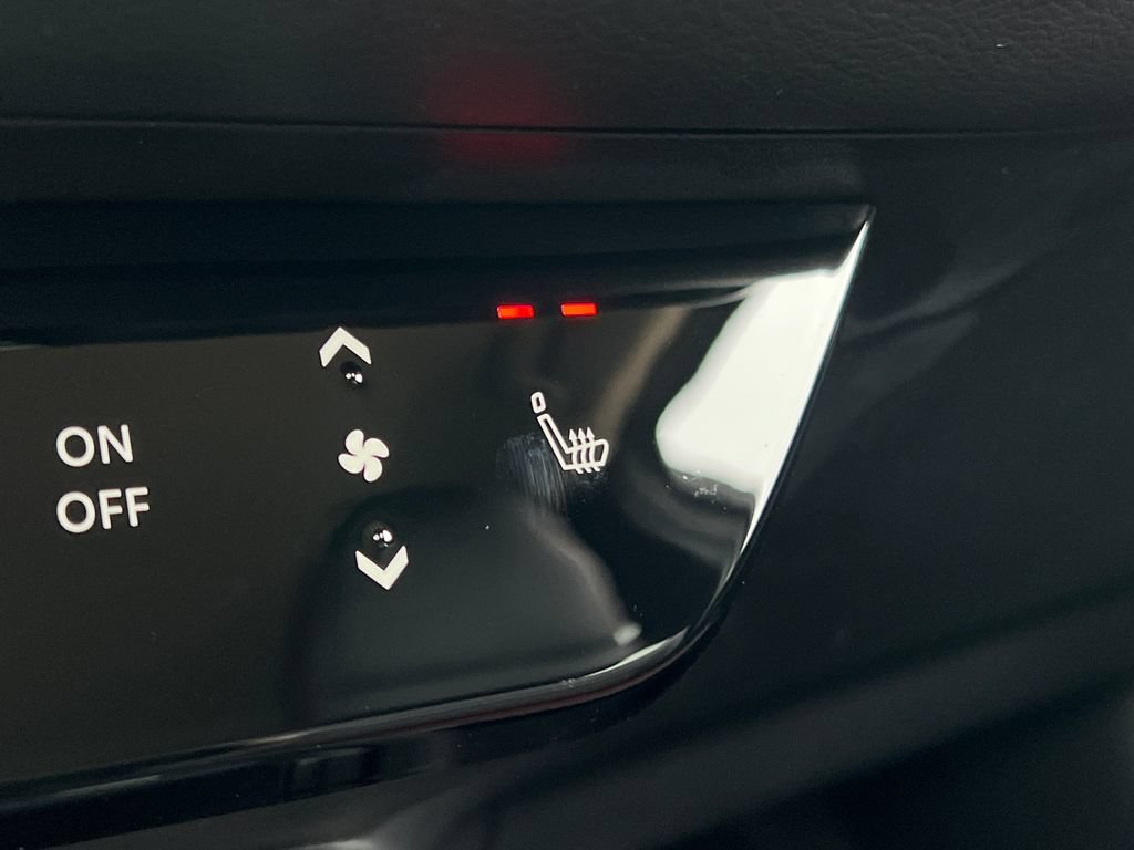 New 2026 Nissan Kicks SR w/ Cold Weather Package AWD/4WD image 28