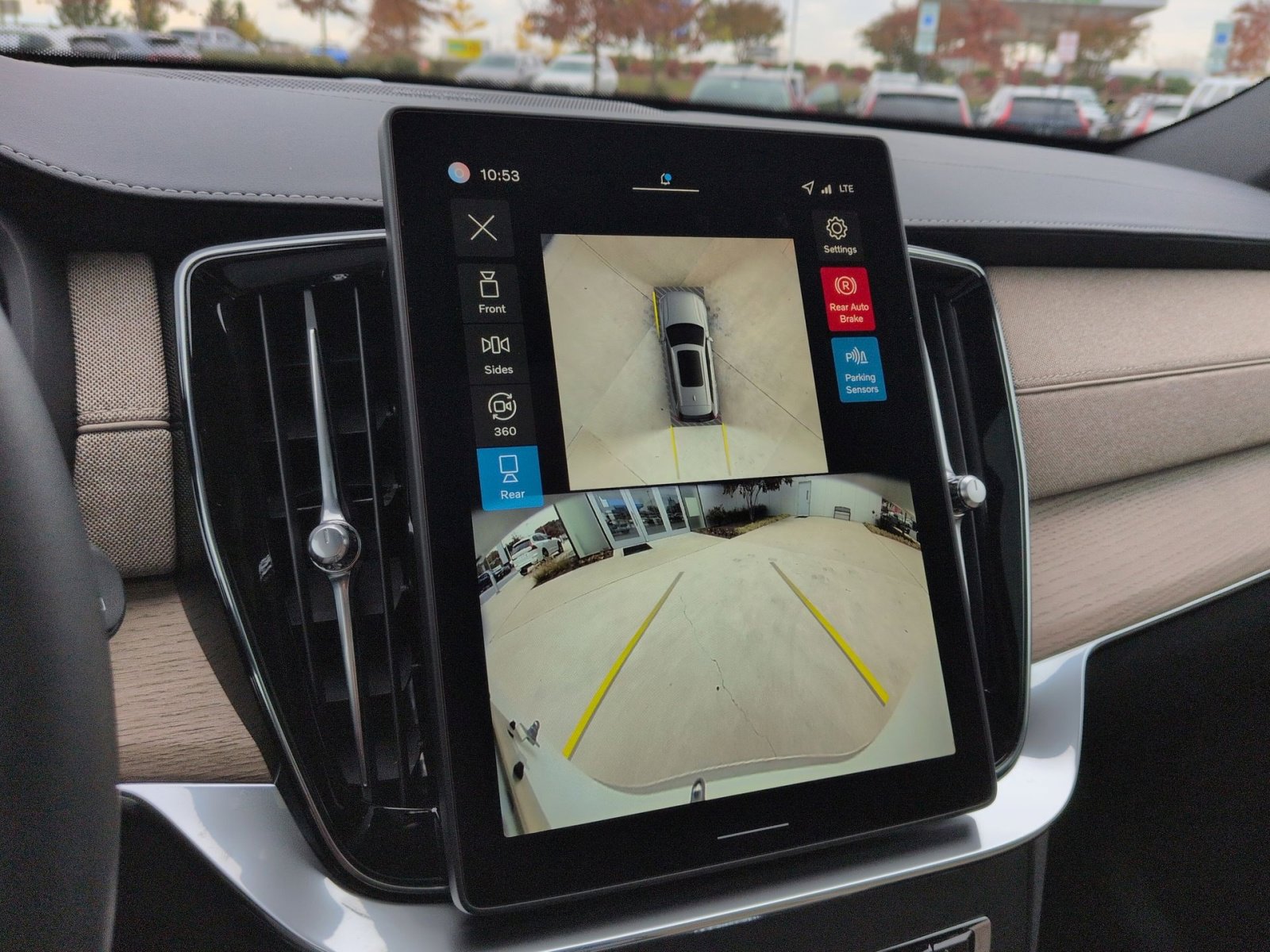 New 2026 Volvo XC90 T8 Plus w/ Protection Package Premier image 19