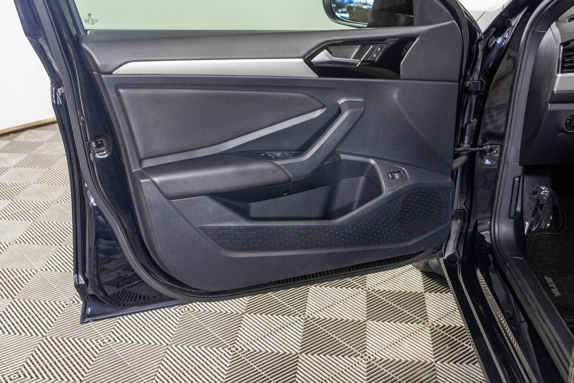 Used 2020 Volkswagen Jetta R-Line FWD image 36